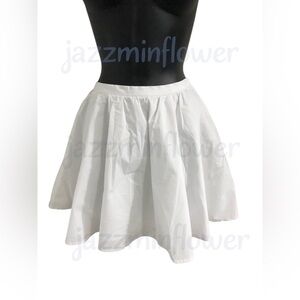 White poplin look fit and flare tennis style twirl flounce skirt size medium new